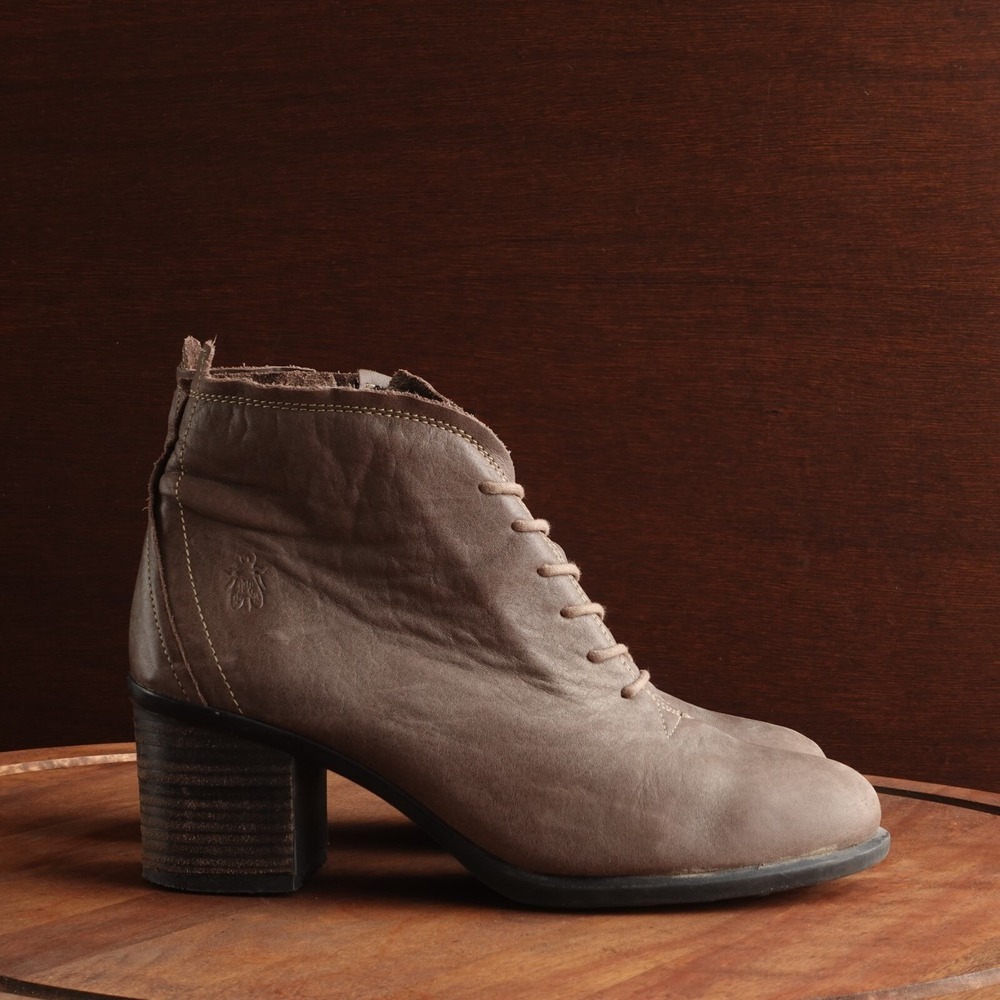 Fly London Boots Womens SZ EU 38 US 7-7.5 Gray Leather Heeled Zip Lace Up Ankle